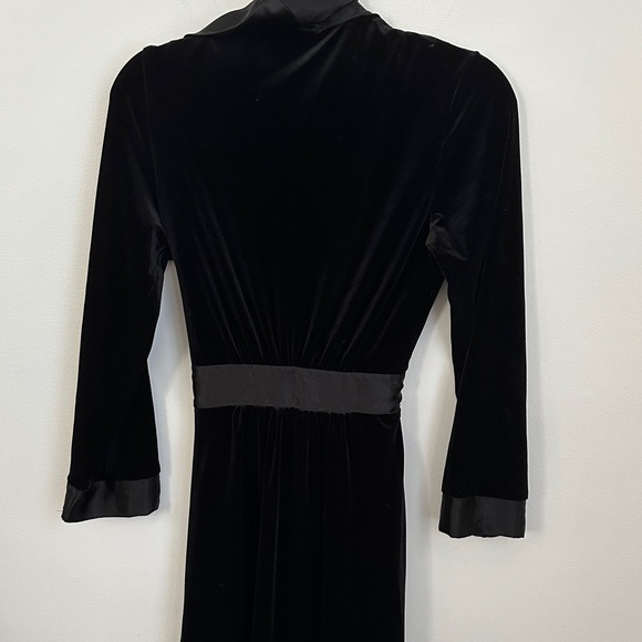 In Bloom Black Velvet Robe - Picture 4 of 5